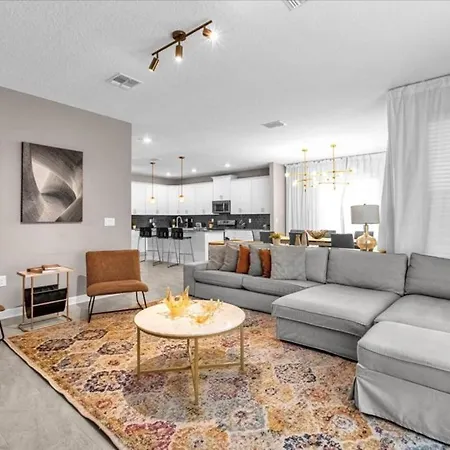 6 Bedrooms- 5 Bathrooms- Storey Lake 2809 Bd
